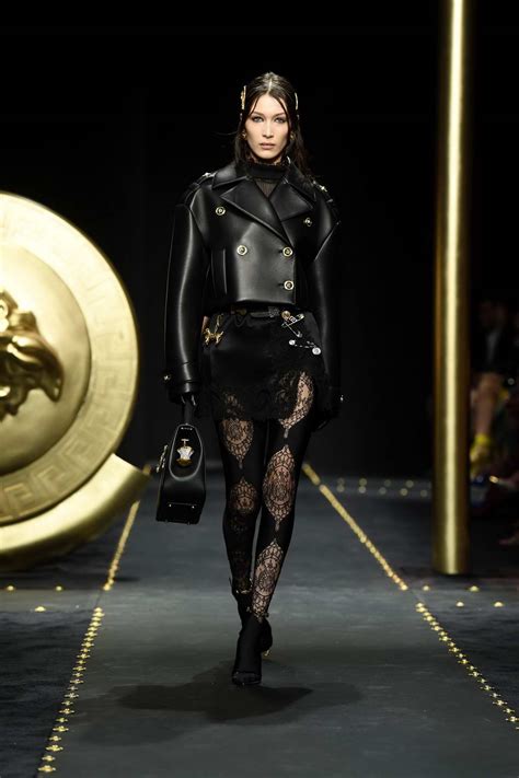 versace fall winter 2019 20|versace bronze columns.